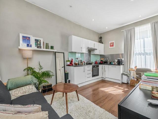 House for rent in Clapham, Greater London