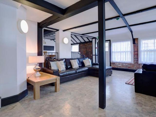 House for rent in The Triangle, Reading