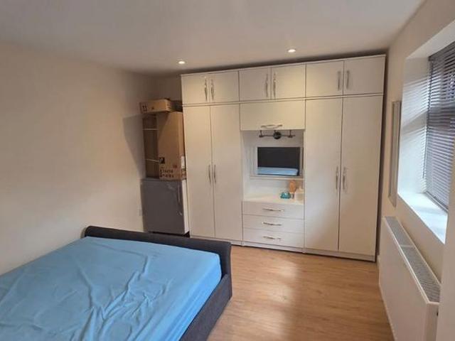 House for rent in Hayes, Greater London