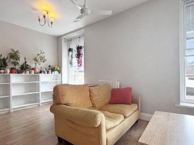 Apartment for rent in Regent Quay, Oad Street