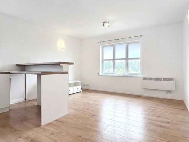 Apartment for rent in Monks Orchard, Kent