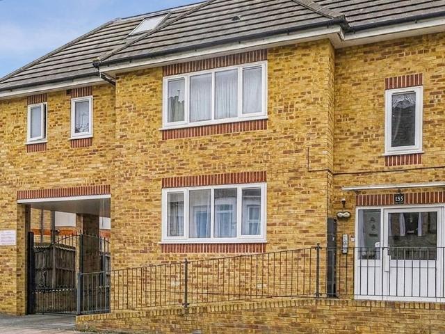 Apartment for rent in Worcester Park Estate, Monks Orchard