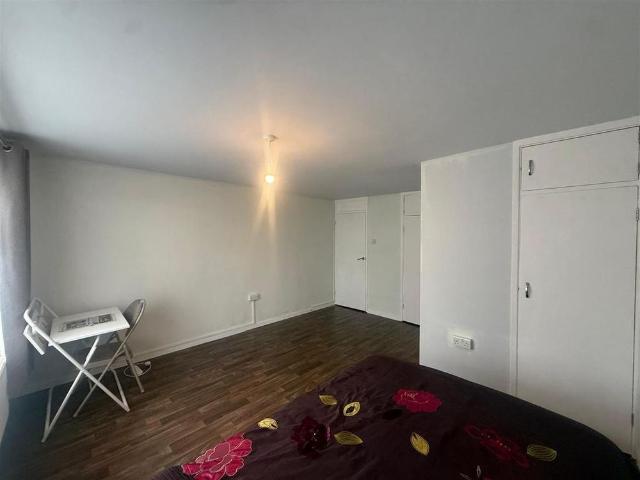 House for rent in Newbury Park, Greater London