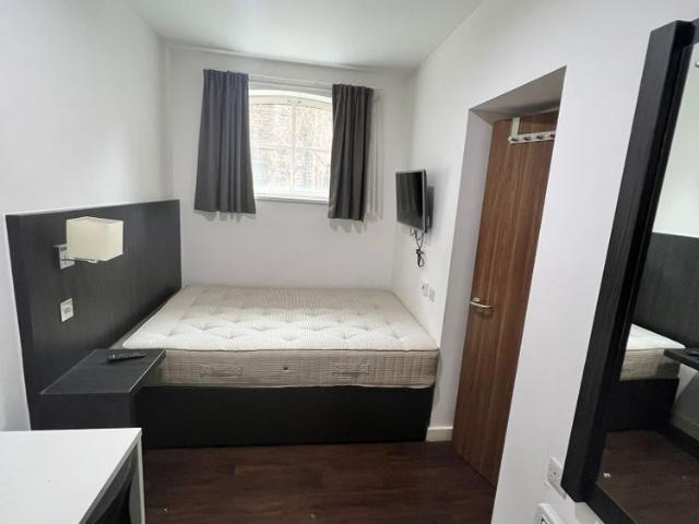 House for rent in Calderstones