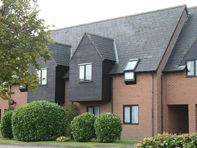 Apartment for rent in Stone with Bishopstone and Hartwell, Stone