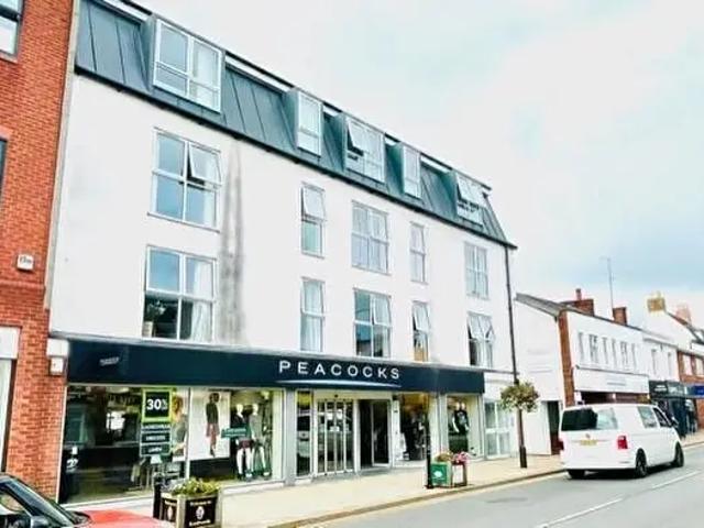 Apartment for rent in Abbey End, Green Close