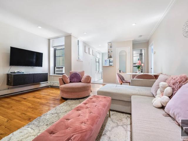 Apartment for sale in Queens, Arverne