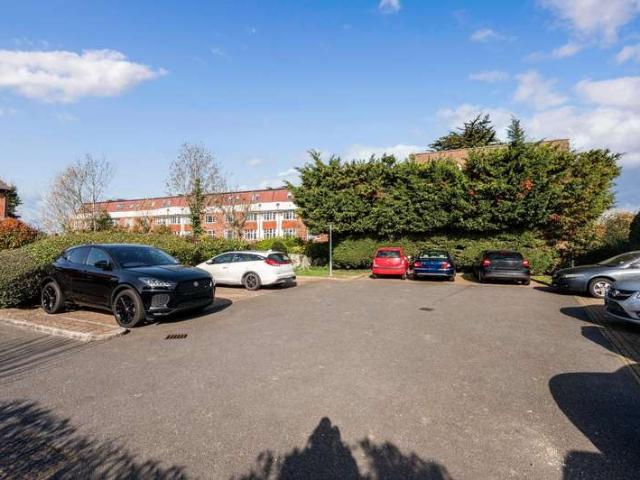 House for sale in Worcester Park, Greater London