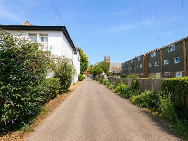 House for sale in Middlecroft, Hampshire