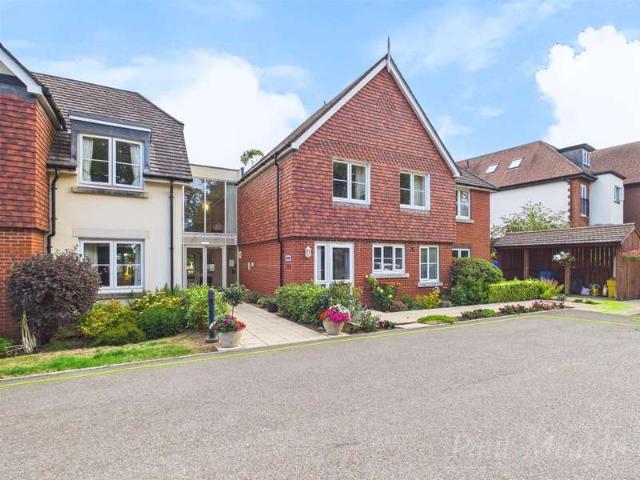 House for sale in Hillview, Surrey