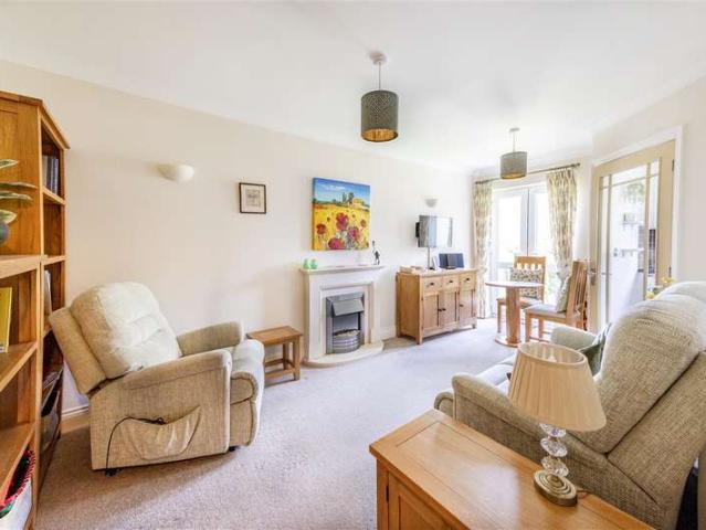 House for sale in Hillview, Surrey