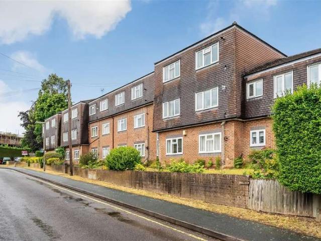 House for sale in Oxted, Hillview