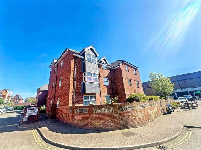 House for sale in Upperton, Eastbourne