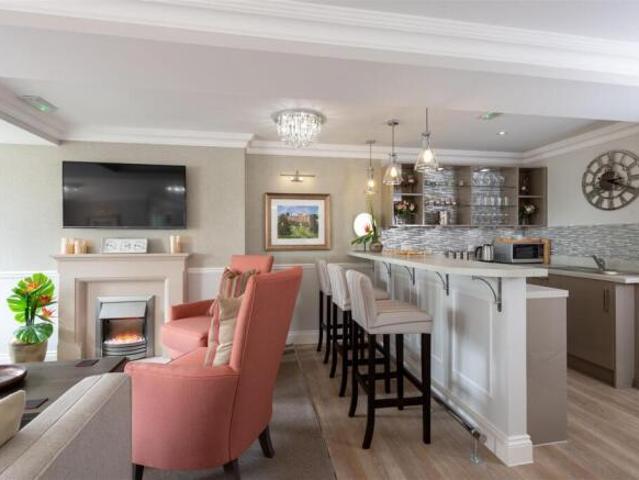 House for rent in Heol-las, Surrey