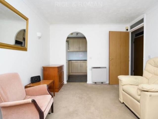 House for rent in Cheam, Greater London