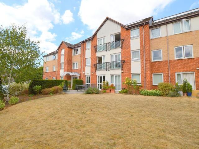 Flat for sale in Bramingham Park, Luton