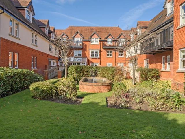 Flat for sale in Sunningdale