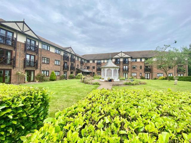 House for sale in Pilgrims' Hatch, Navestock Side