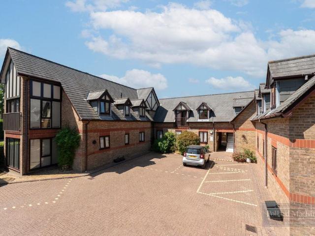 House for sale in Hillview, Surrey