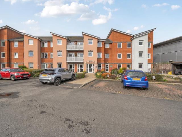 Flat for sale in Enborne, West Berkshire