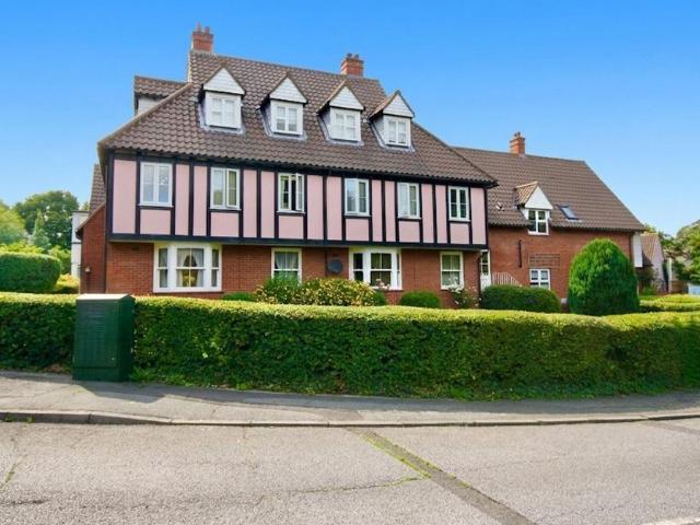 House for sale in Noak Hill, Noak Bridge