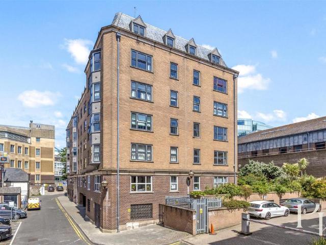 House for sale in Queen's Park, Brighton & Hove