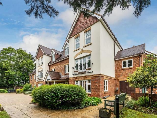 House for sale in Pachesham Park, Surrey