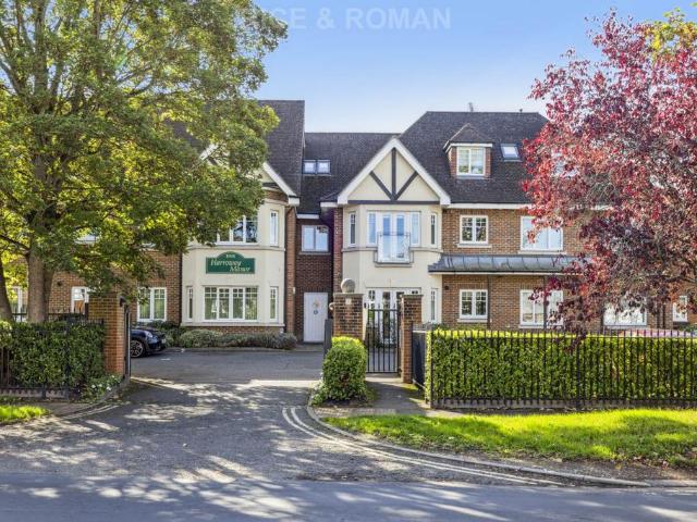 House for sale in Pachesham Park, Surrey