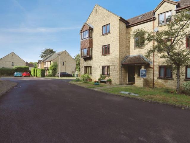 Flat for sale in Chesterton, Fossebridge