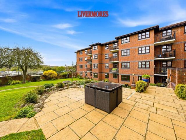 House for sale in Crayford, Greater London