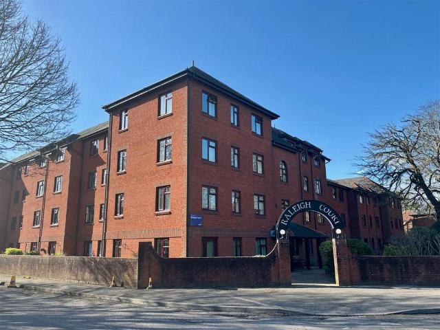 Flat for sale in Trowbridge