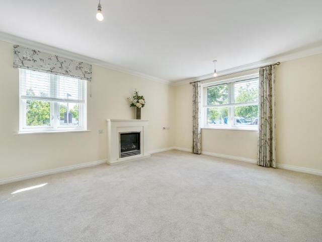 Flat for sale in Berrick Salome, Oxfordshire