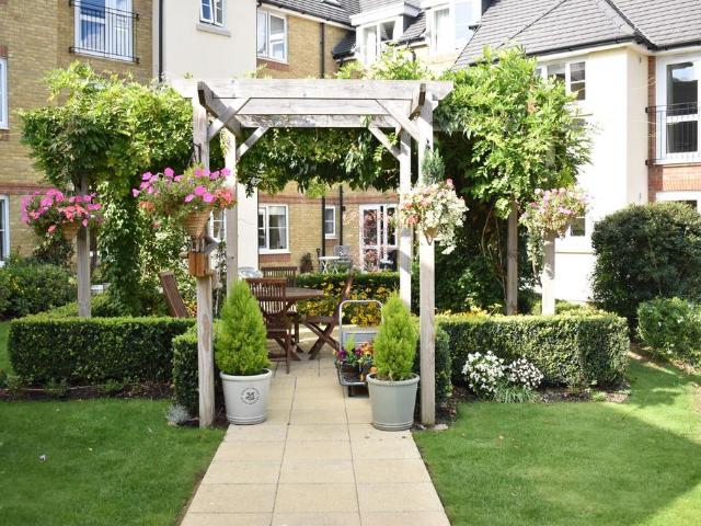 House for sale in Pachesham Park, Surrey