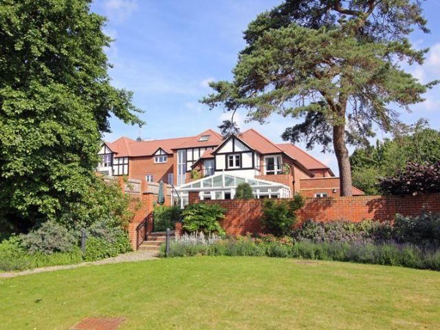 House for sale in Sanderstead, Sanderstead