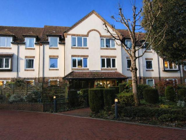 House for sale in Queens Park, Bournemouth