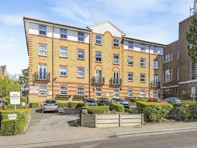 House for sale in Longlands, Greater London