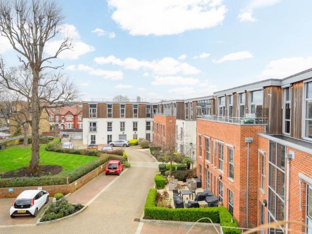 House for sale in London Borough of Merton, Merton Park