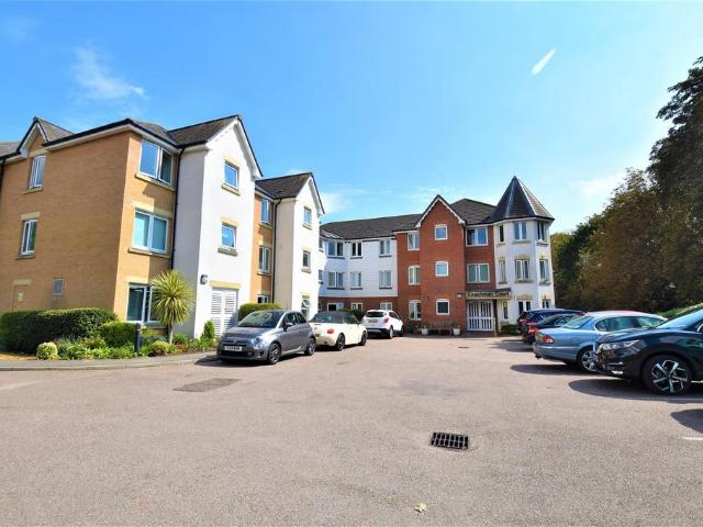 House for sale in Stroud Green, Barling