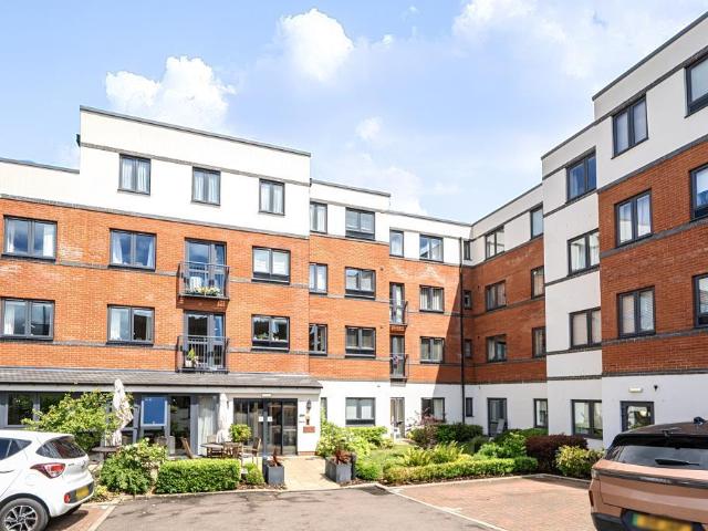 Flat for sale in Walton, Aylesbury