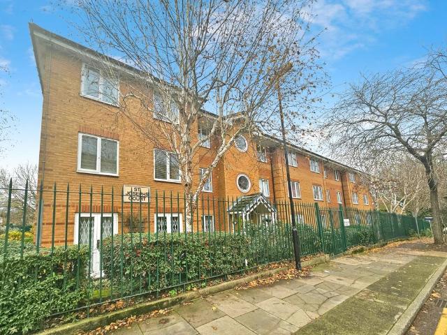 House for sale in Charlton, Greater London