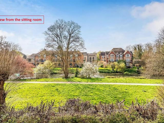House for sale in Pachesham Park, Surrey