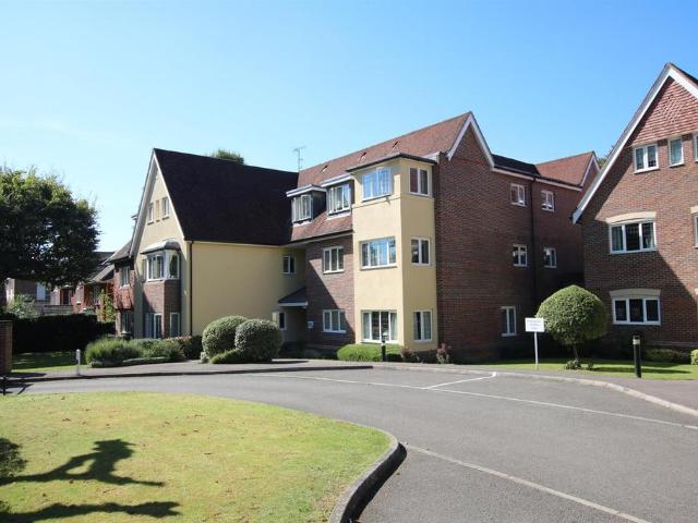 House for sale in Pachesham Park, Surrey