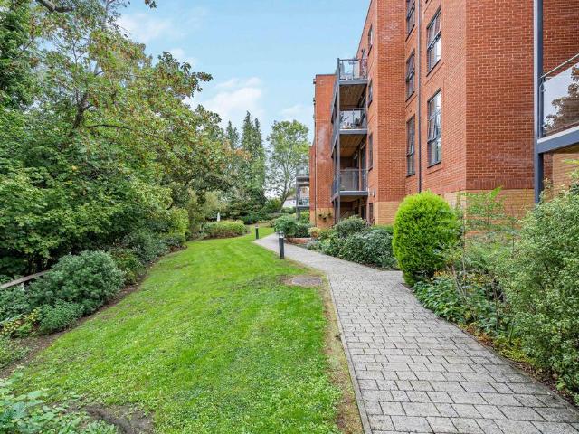 House for sale in Holloway Hill, Waverley