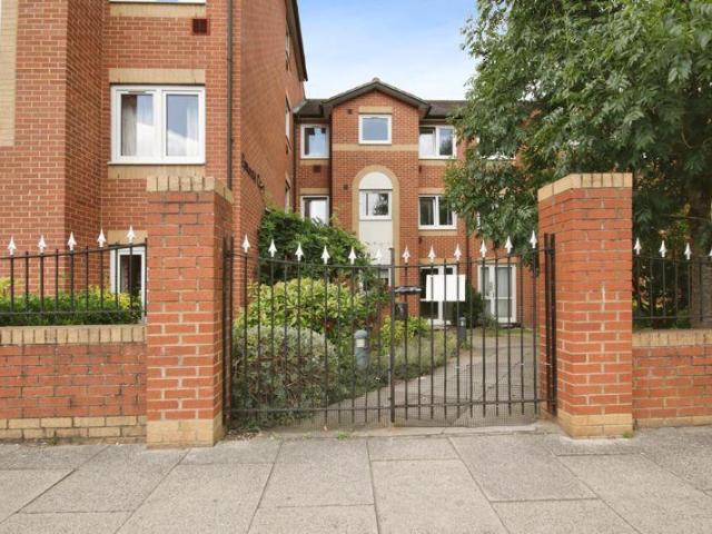 Flat for sale in Coulsdon, London Borough of Croydon