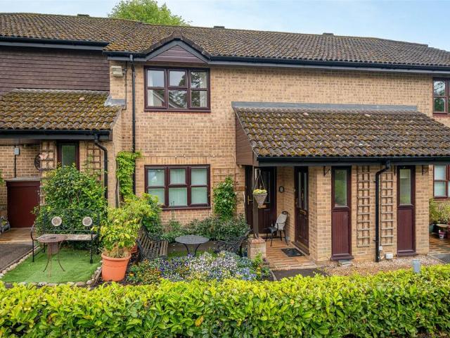 Flat for sale in Easthampstead, Bracknell