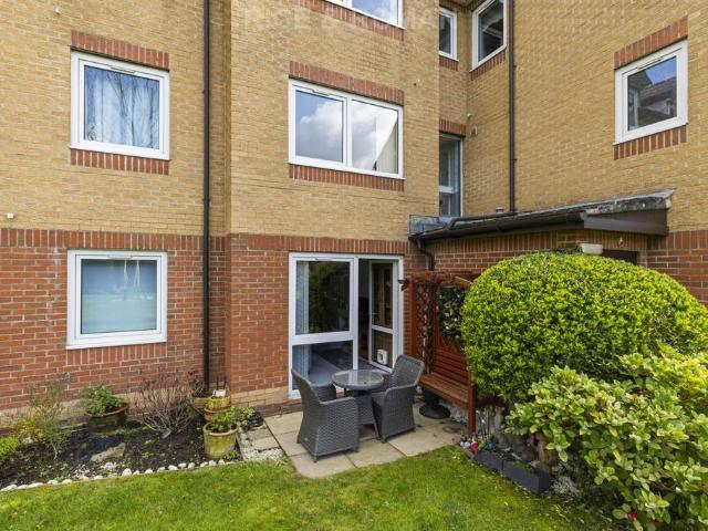 House for sale in Woodcote, Epsom