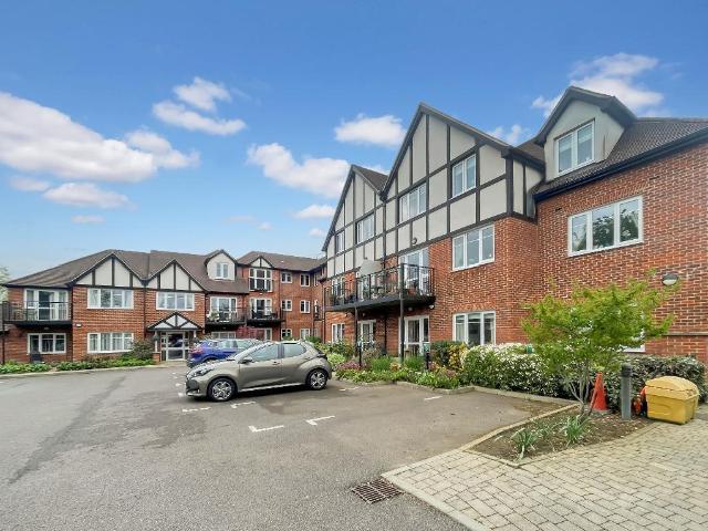 House for sale in Sanderstead, Sanderstead