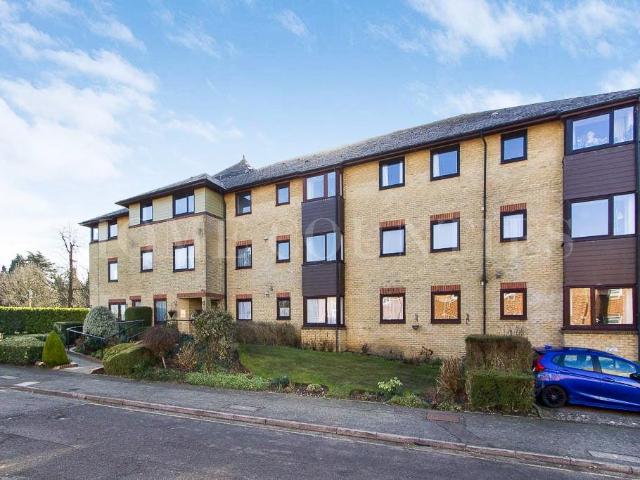 Flat for sale in Oakmere, Potters Bar