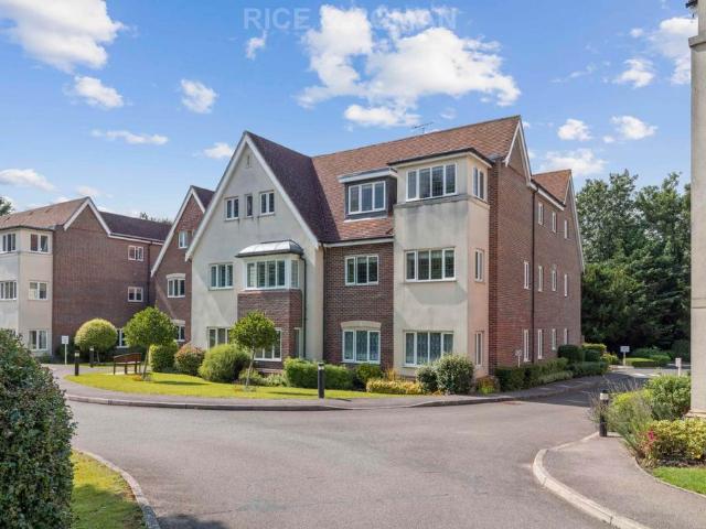 House for sale in Pachesham Park, Surrey