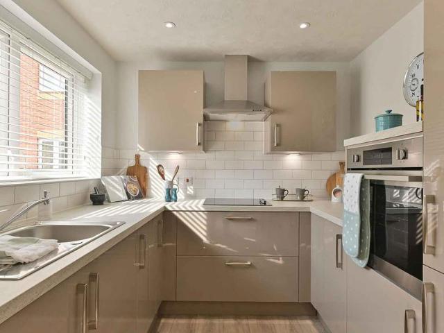 House for sale in Oxted, Hillview